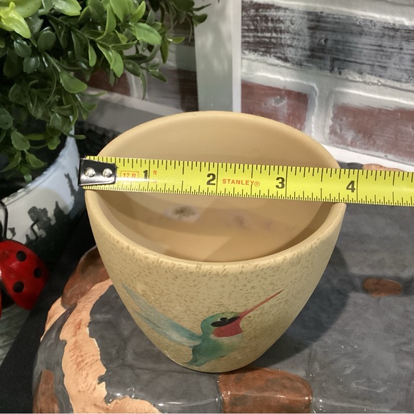 Ceramic or Pottery Crafted Pot with a Hummingbird in flight - Very Nice - Picture 9 of 10